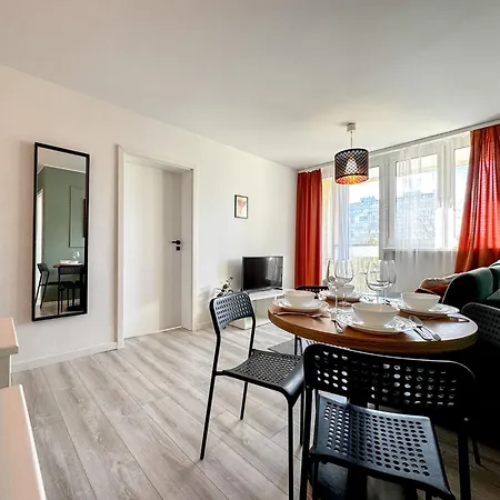 2mins Skytower! Stylish 2bd Kitchen, Balcony! Near Train * Wrocław