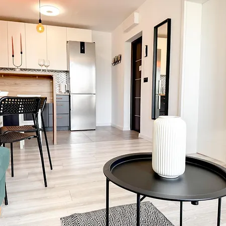 2mins Skytower! Stylish 2bd Kitchen, Balcony! Near Train Wrocław