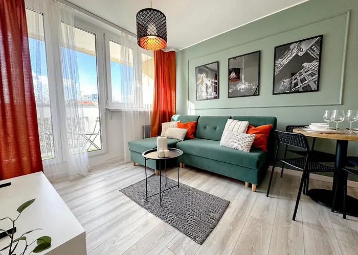 2mins Skytower! Stylish 2bd Kitchen, Balcony! Near Train *