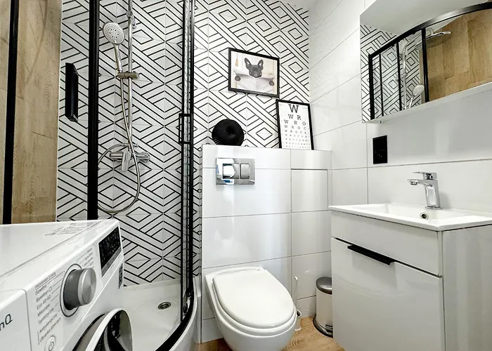 2mins Skytower! Stylish 2bd Kitchen, Balcony! Near Train Apartment *