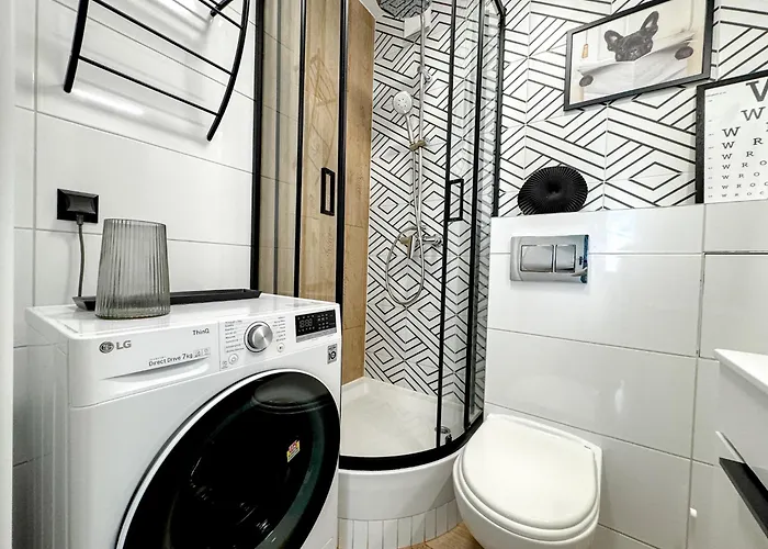 2mins Skytower! Stylish 2bd Kitchen, Balcony! Near Train