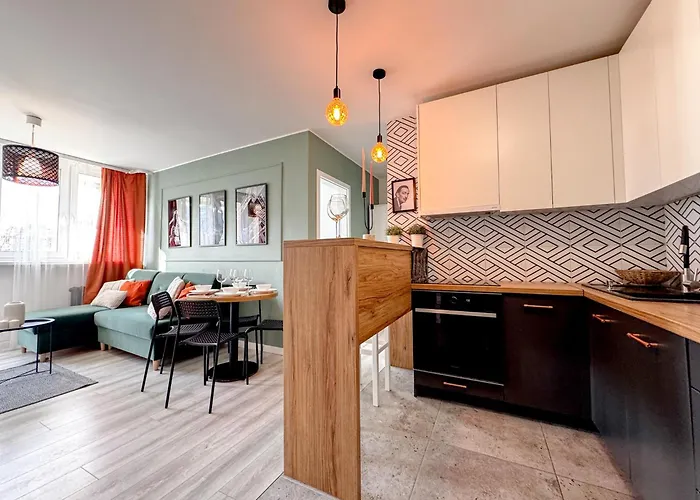 2mins Skytower! Stylish 2bd Kitchen, Balcony! Near Train Apartment *