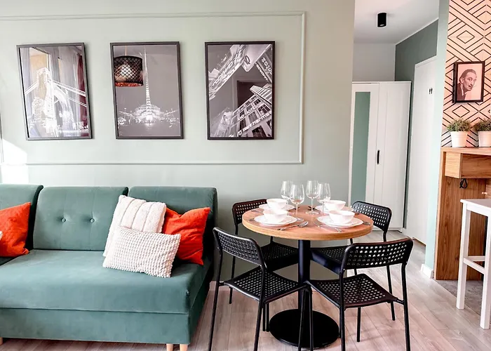 2mins Skytower! Stylish 2bd Kitchen, Balcony! Near Train *