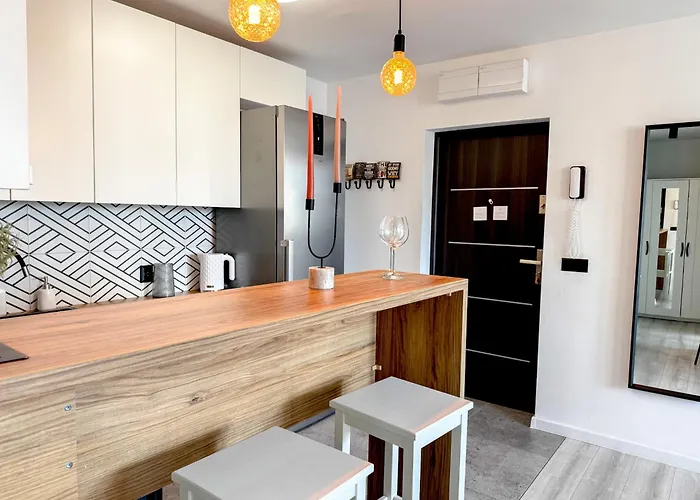 2mins Skytower! Stylish 2bd Kitchen, Balcony! Near Train Apartment *