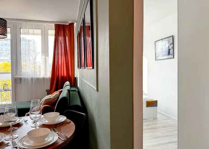 Apartment 2mins Skytower! Stylish 2bd Kitchen, Balcony! Near Train *