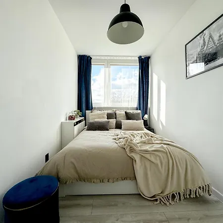 2mins Skytower! Stylish 2bd Kitchen, Balcony! Near Train *