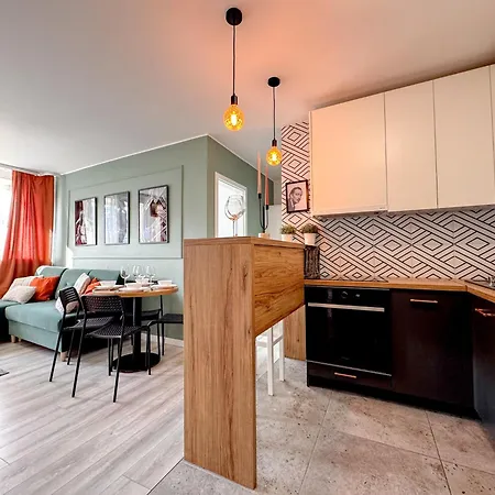 2mins Skytower! Stylish 2bd Kitchen, Balcony! Near Train Apartament *