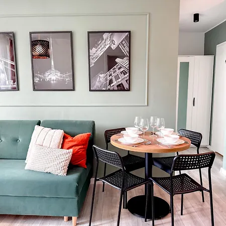 2mins Skytower! Stylish 2bd Kitchen, Balcony! Near Train *