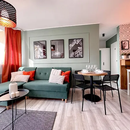 2mins Skytower! Stylish 2bd Kitchen, Balcony! Near Train Apartamento