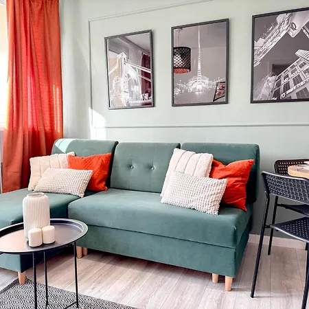 Apartament 2mins Skytower! Stylish 2bd Kitchen, Balcony! Near Train *