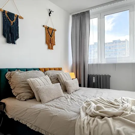 2mins Skytower! Stylish 2bd Kitchen, Balcony! Near Train Wroclaw