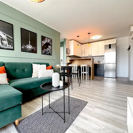 2mins Skytower! Stylish 2bd Kitchen, Balcony! Near Train דירה