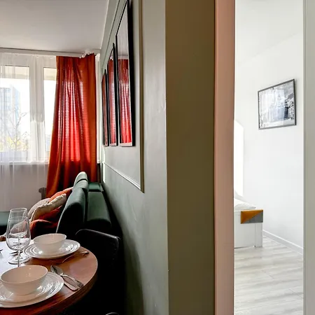 דירה 2mins Skytower! Stylish 2bd Kitchen, Balcony! Near Train *