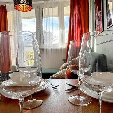 Apartament 2mins Skytower! Stylish 2bd Kitchen, Balcony! Near Train Wrocław