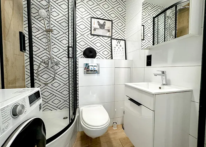 2mins Skytower! Stylish 2bd Kitchen, Balcony! Near Train *