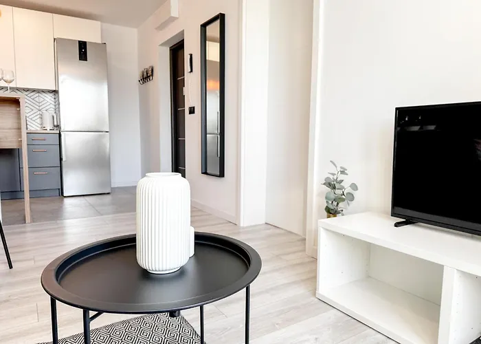 2mins Skytower! Stylish 2bd Kitchen, Balcony! Near Train Apartment Wroclaw