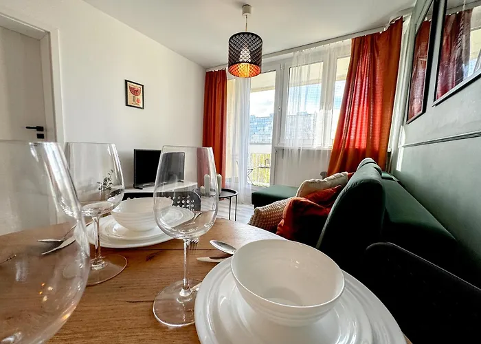 Apartment 2mins Skytower! Stylish 2bd Kitchen, Balcony! Near Train Wroclaw