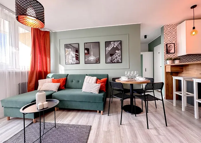 2mins Skytower! Stylish 2bd Kitchen, Balcony! Near Train Apartment