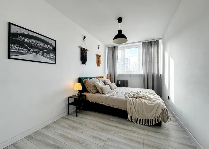 2mins Skytower! Stylish 2bd Kitchen, Balcony! Near Train Apartment *