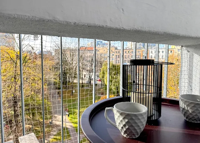 2mins Skytower! Stylish 2bd Kitchen, Balcony! Near Train *