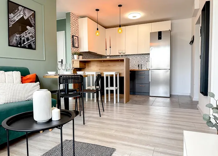 Apartment 2mins Skytower! Stylish 2bd Kitchen, Balcony! Near Train Wroclaw