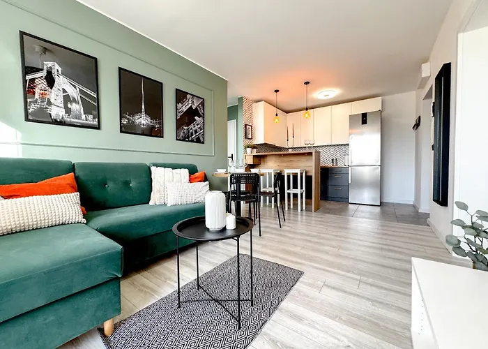 2mins Skytower! Stylish 2bd Kitchen, Balcony! Near Train Apartment