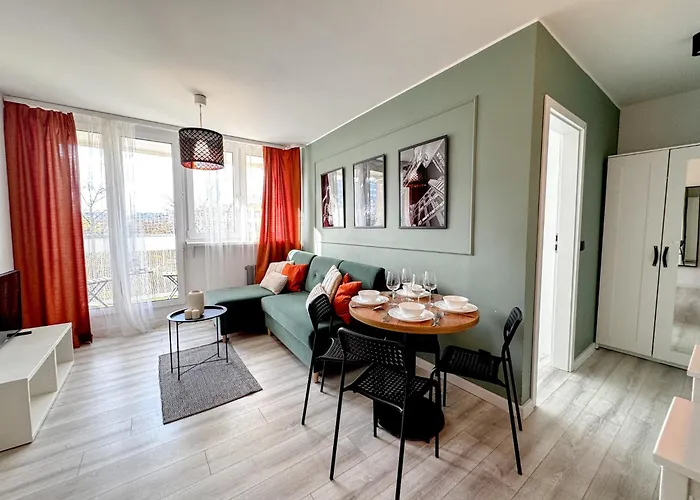 2mins Skytower! Stylish 2bd Kitchen, Balcony! Near Train *