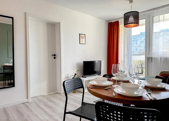 2mins Skytower! Stylish 2bd Kitchen, Balcony! Near Train * Wroclaw