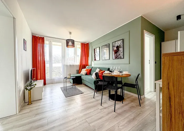 2mins Skytower! Stylish 2bd Kitchen, Balcony! Near Train * Wroclaw